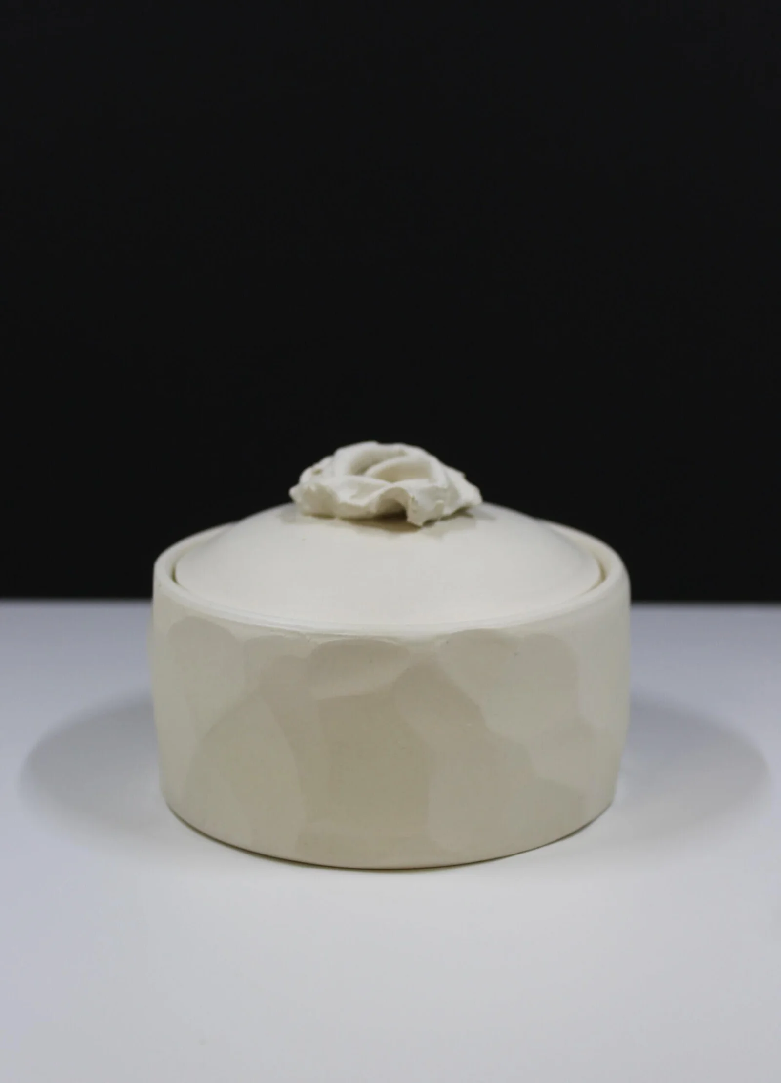 Boîte céramique artisanale – facettes — Atelier des Cèdres