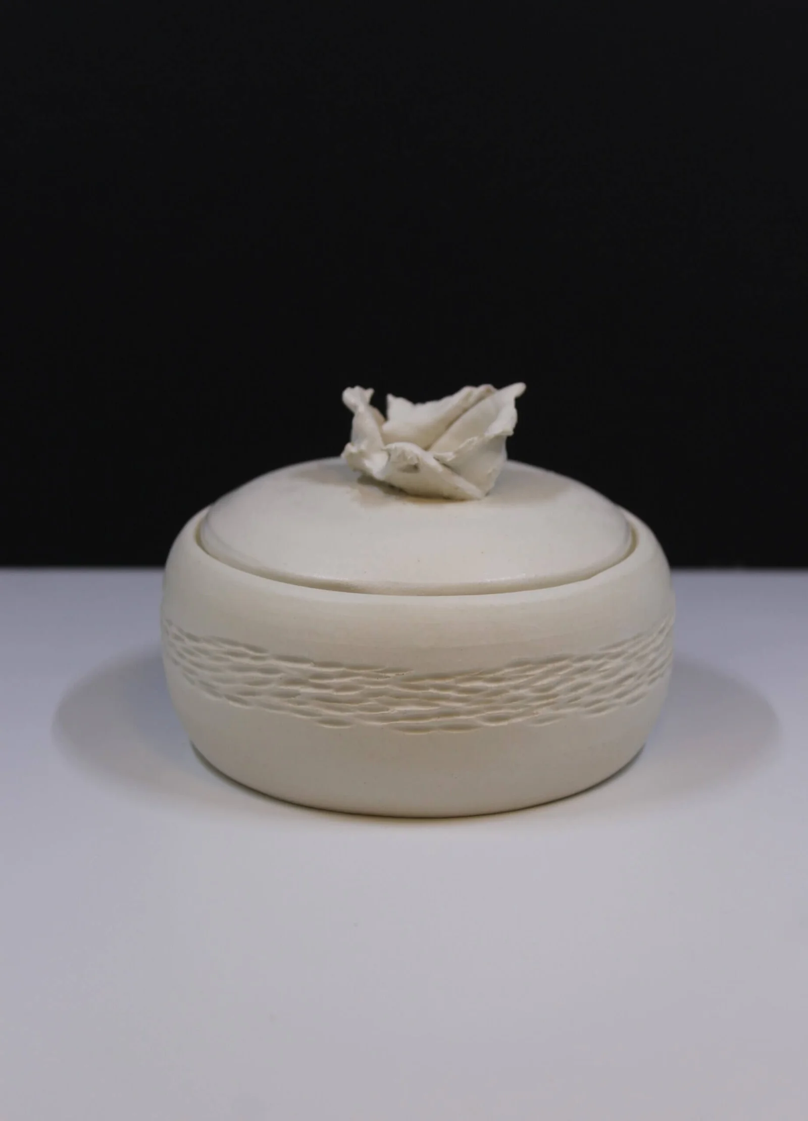 Boîte céramique artisanale – texture martelée — Atelier des Cèdres