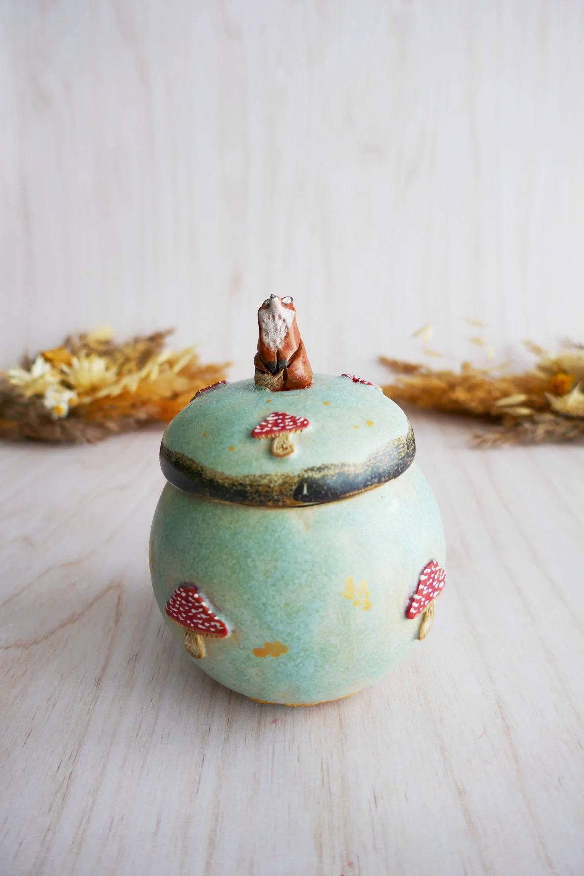 {Kintsugi} Boîte en grès Renard aux amanites — Sophie Leta