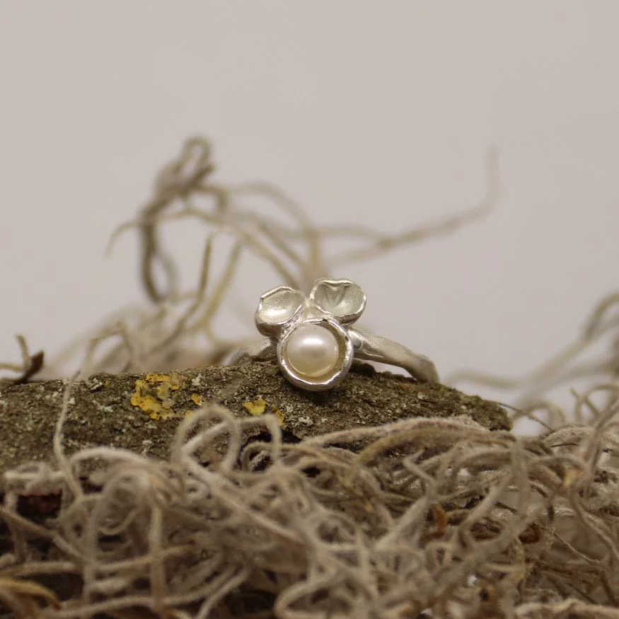 Balanced Shells With Pearl — Het ZilverAtelier