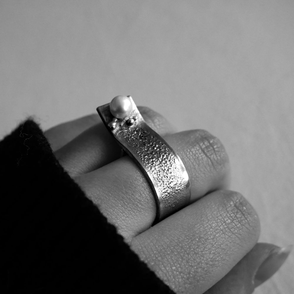 Bague Balancin, artisanale, raffinée et unique — Liz Huberman