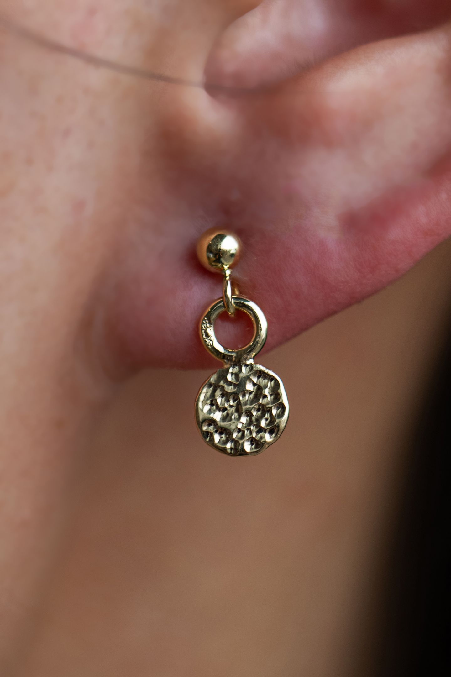Boucles d’oreilles martelées – Or Fairmined 18K — LS Joaillerie