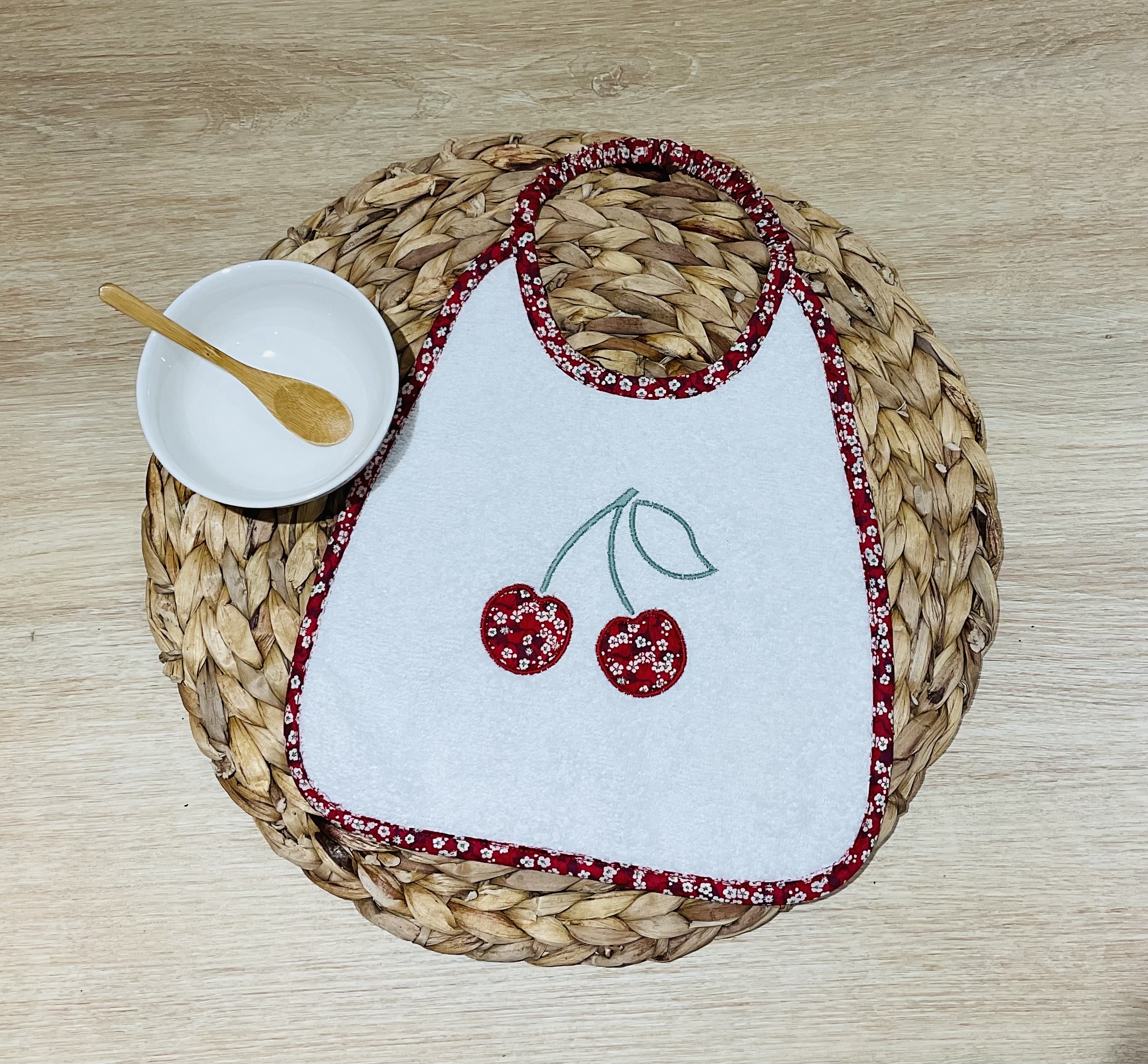 Bavoir Cerises — Petit-Amour