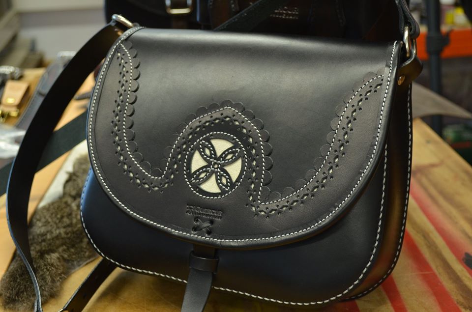 Bolso Español negro cosido a mano — Quercur Leathercraft