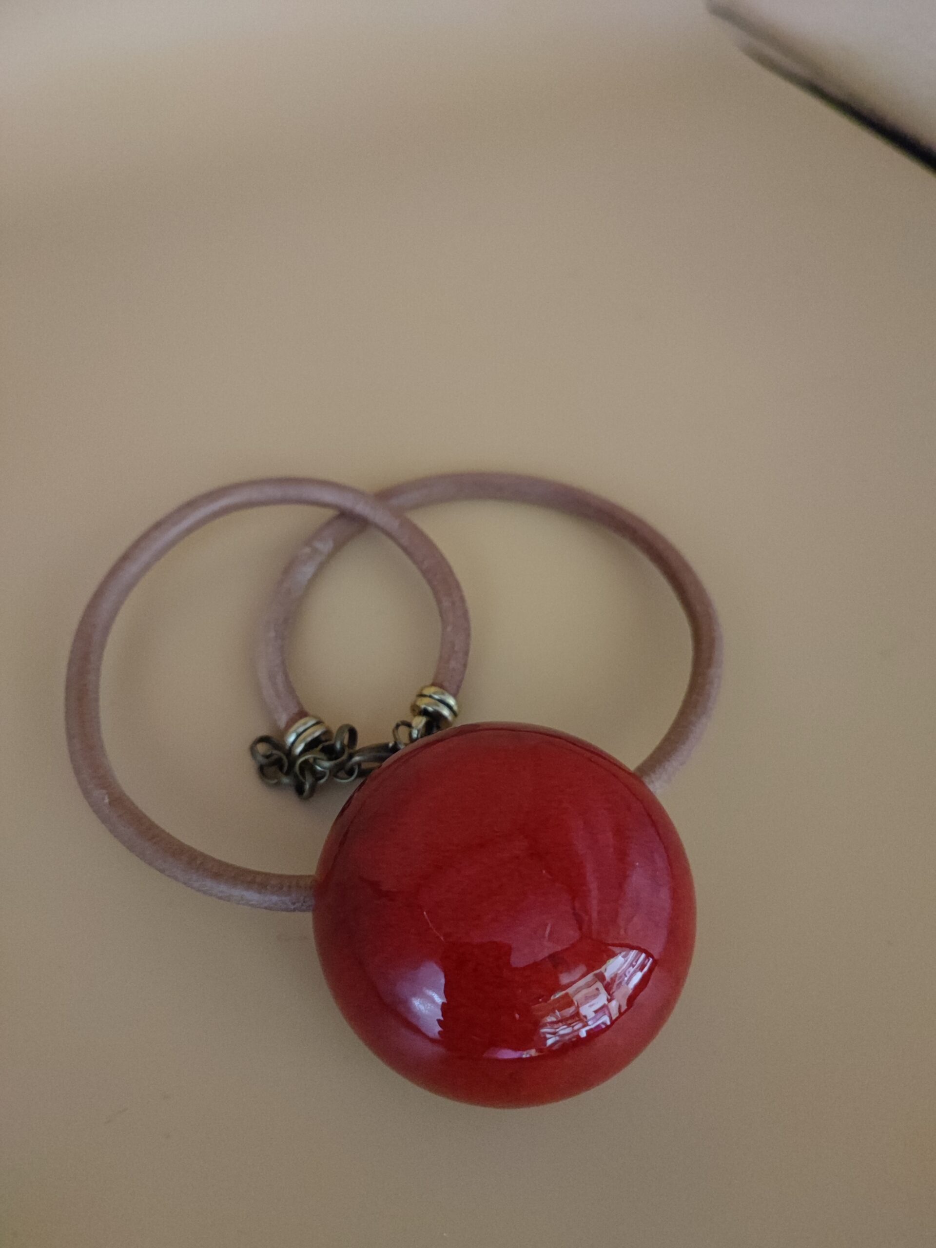 Colgante Bola Rojo — O Falsete